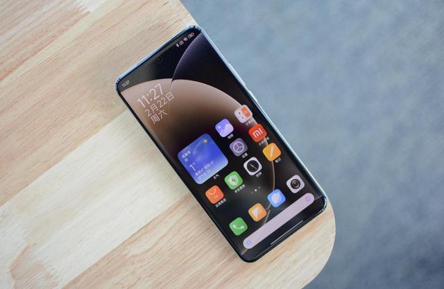 小米16系列再次被确认：超窄边框+R角更圆润，领先iPhone16系列！