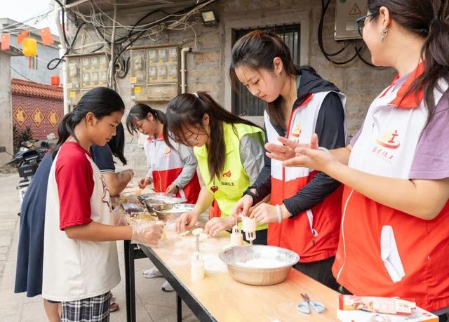 泉州台商投资区：国庆共做同心月饼 百年古街共绘团结新画卷