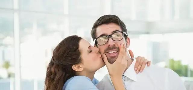 两性关系“男怕前，女怕后	”，啥意思？为何男人怕前女人怕后！