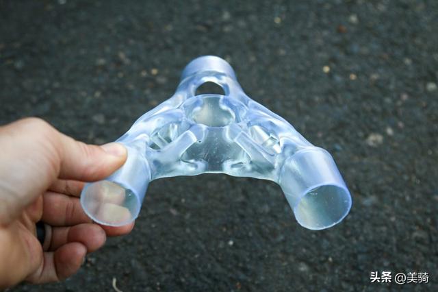 由AI设计 狂野的3D打印铝合金土坡车