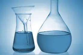 为何一斤盐溶于一斤水，难以得到两斤总重？爱因斯坦：质量即能量图片