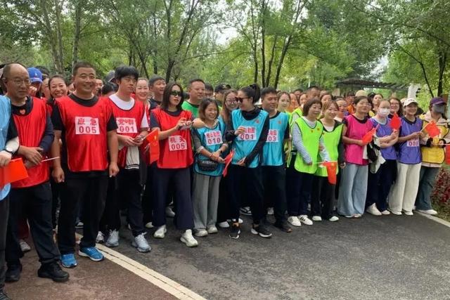 “铭记历史·砥砺前行”——楚古兰街道举办纪念中国人民抗日战争暨世界反法西斯战争胜利80周年徒步活动