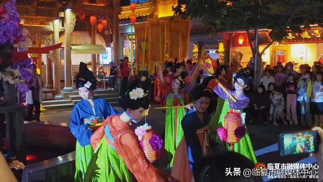 世界各地游客：“很松弛很Chill”！为八坊十三巷里的消夏“凉”方点赞！