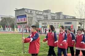 曾都区何店镇中心学校举行中考百日誓师大会图片