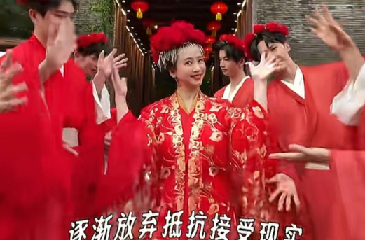 落地的凤凰不如鸡！为养家糊口沦落到景区卖艺，这4位明星太可惜