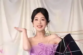 杨紫发32岁生日照，媒体痛批整容太过，网友表示越来越像刘晓庆图片