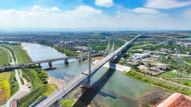 杭衢高铁开通运营