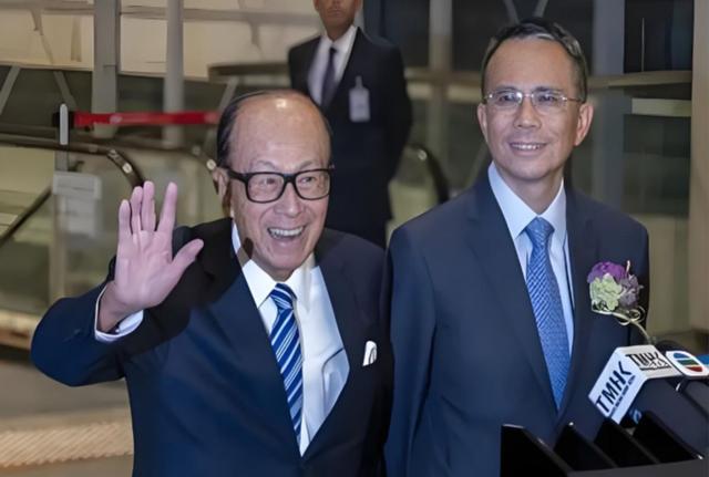 这次，现身九三阅兵的霍家，揭开李嘉诚仅剩的体面，霍震霆说对了