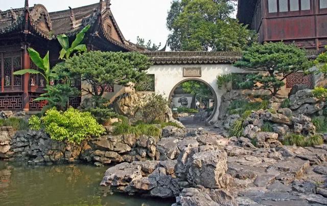 杭州唯一保存完好的私家园林,它紧邻西湖,游客却很少