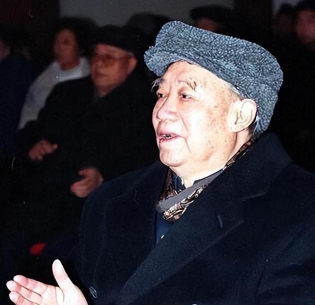 她曾任中组部副部长，怒批副主席汪东兴，直呼毛主席为“老毛”