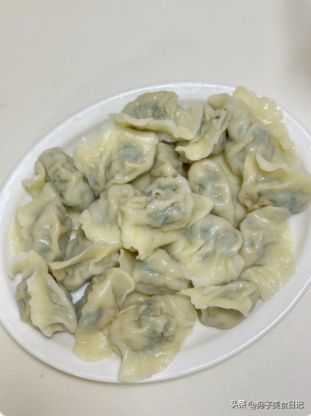 冬至吃饺子，韭菜，白菜靠边站，此菜最鲜美，对眼睛好，不吃可惜
