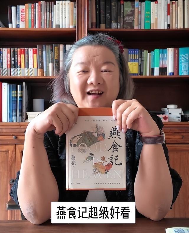 离婚34年后，64岁的洪晃住百平京郊大院，让陈凯歌看了都羡慕