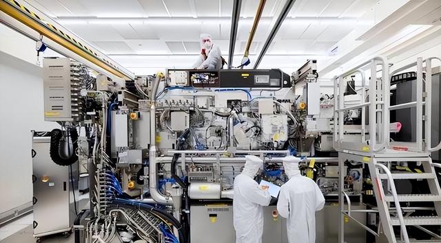 国产光刻机批量应用从0到1，ASML停止服务，中国可让其彻底破产？