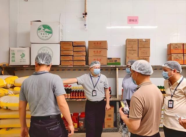 国家下死命令了，在2027年底前	，所有中小学必须告别“校外配餐”