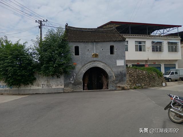 内乡夏馆如今仍有古寨门，界岭，接官亭，秋林渡等遗迹，文化厚重