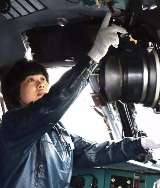 阅兵女机长找到了！央视点名，私生活被扒牺牲太大，丈夫更厉害
