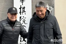 象棋泰斗柳大华在武汉开棋院，你想成为他的徒弟吗？图片