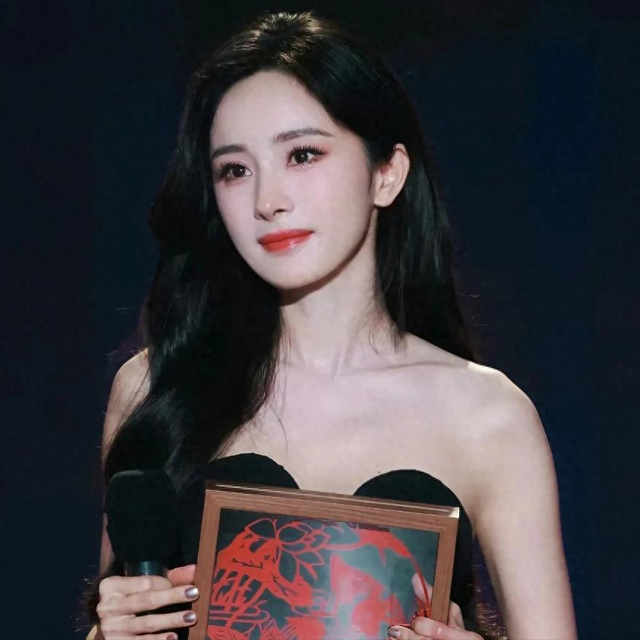 离婚7年，39岁杨幂高调宣布喜讯，没给前夫刘恺威留一丝体面！