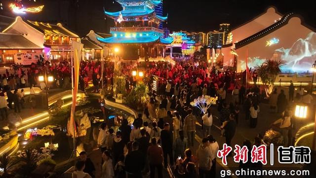 武都：国庆假期夜经济升温