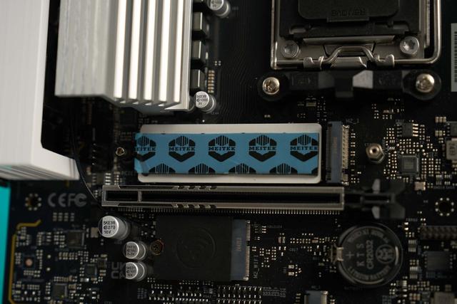 8400F+索泰5060TI XGAMEING装机，2K分辨率使用体验