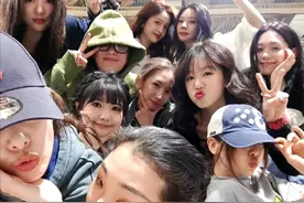 火箭少女合体C位孟美岐尴尬，傅菁拍电影，杨超越吴宣仪资源最好图片