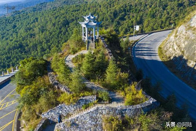 大理郊外的G214国道有个观景台,是只适合骑友去打卡的好去处