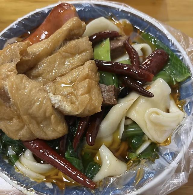这座火车拉来的牛肉板面城，大多人都没怎么玩过