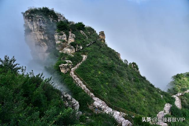 欧亚张家凹的奇峰和云海