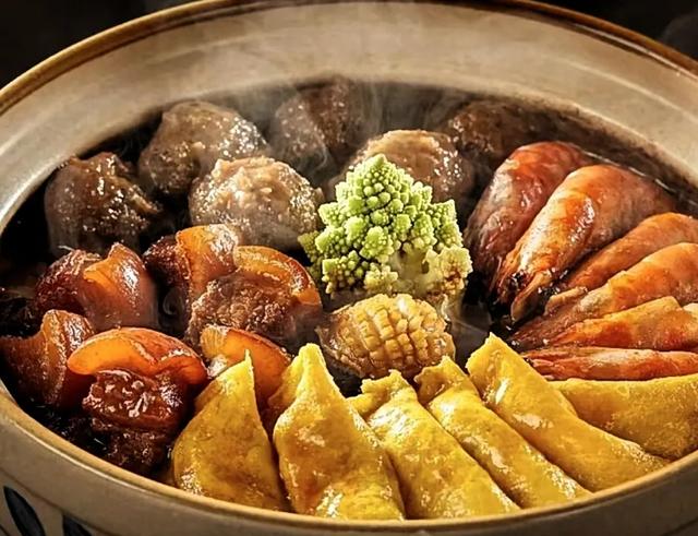 皖南秋游指南:11-12月邂逅人少景美的诗意秘境,尝遍徽州美食。