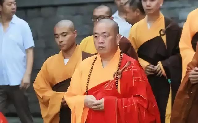 挖出来了！释永信大哥被曝盖会所、打村民,现亲弟被抓后美美隐身