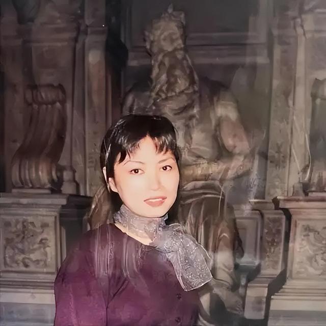 睡完首富睡总统！从厂妹到顶级名媛，靠男人捞到268亿，她凭啥？