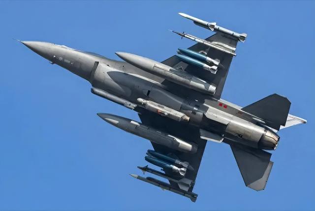 中方话音刚落，泰国松口停火，开出3大条件，要洪森父子“投降”