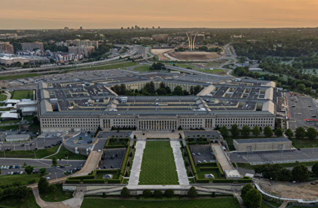 美国发布国安战略，赫格塞思表态，承认中国实力，转变美国定位