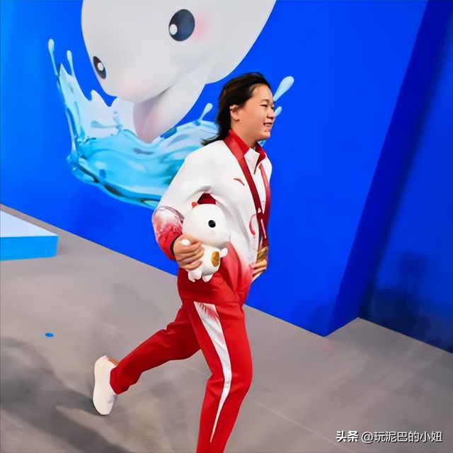 被“炮轰”仅半个月，比赛再次失利的全红婵，已经走上了另一条路