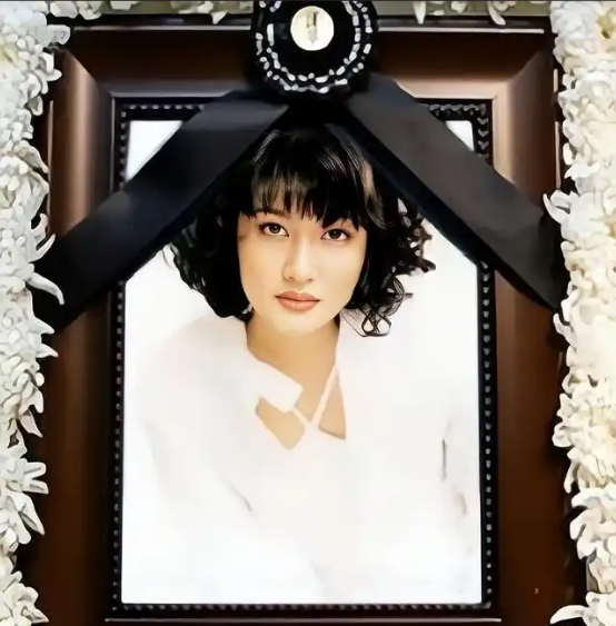春晚爆红后，她洗完澡从23楼一跃而下，临终时最后喊了声“妈妈”
