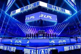 网友热议LPL17支战队新赛季阵容！称没一个能跟T1战队打的！图片