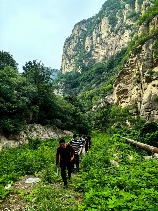 深度｜守墓人靳宗友：行万里青山，守英烈忠魂