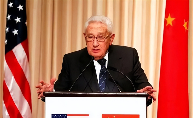 中美一旦开战	，美军将全面轰炸中国？基辛格曾称：中美正走向悬崖