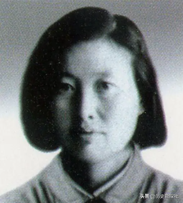 韩先楚夫人有多美？1970年的珍贵留影，她50岁容貌出众天生丽质