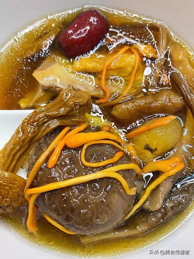 红参黑豆炖花胶 红参黑豆炖花胶的做法