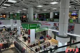 “奥莱”模式工厂店开进武汉地铁，有人一单买10件图片