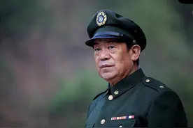他是国家一级演员，出道多年兢兢业业，如今儿孙满堂幸福美满图片