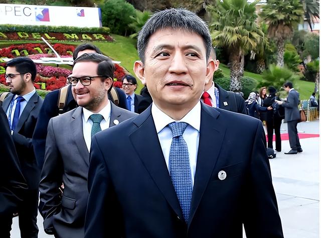 中美会谈结束，特朗普表态，美财长：中国稀土限制，将推迟一年