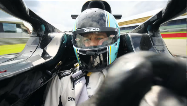 F1不只是开得快，看电影懂近千人协作，2秒换胎真震撼