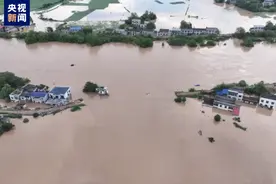 突发！堤坝决口扩大至77米，8个村子因暴雨失联......图片