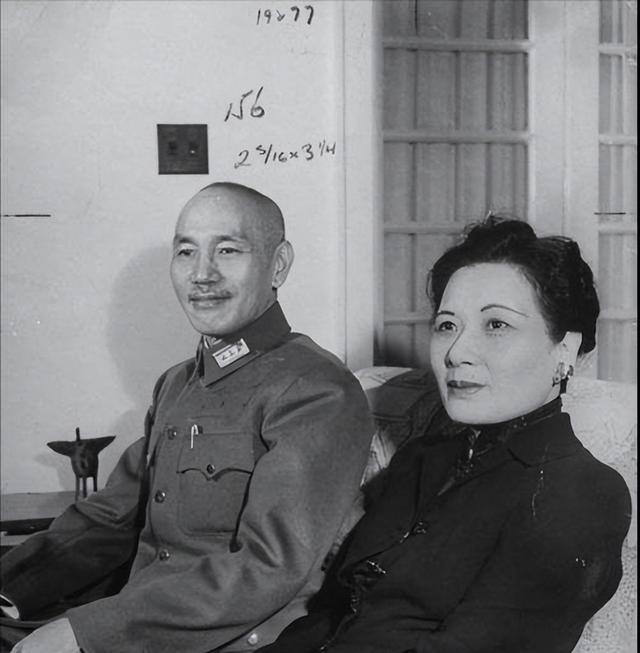 蒋介石曾坦言：世上只有两人能取代我，第一是毛主席，另一人是谁