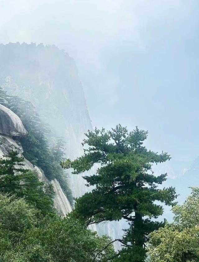 5个观景台+凌晨4点的日出:华山的险,藏着让人尖叫的光影密码