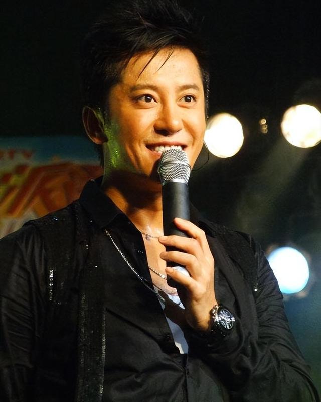 他8次上春晚，作死被捕入狱	，如今56岁无人问津，沦落到四处走穴