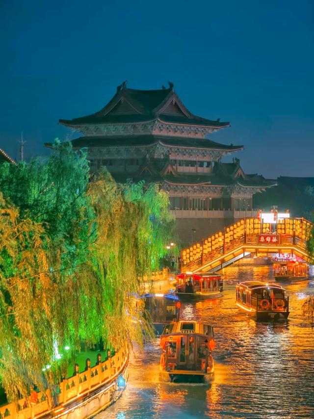 一个刚从开封回来的人警告：别轻易去，这座城会搞乱你的时间感