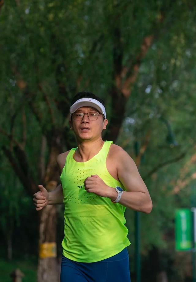 当中年男人开始频繁跑步，不是健身，是这5个“无声告白”！